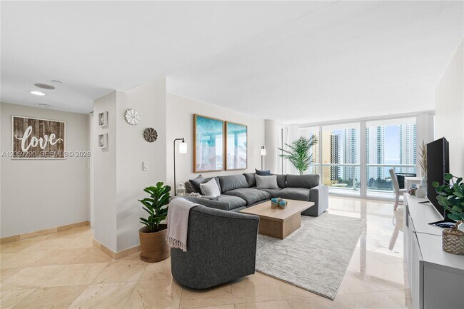 Building Photo - 16500 Collins Ave