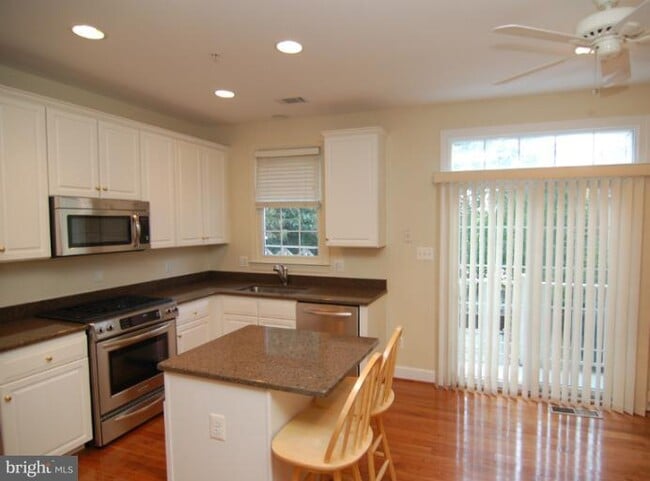 Building Photo - 2404 13th Ct N