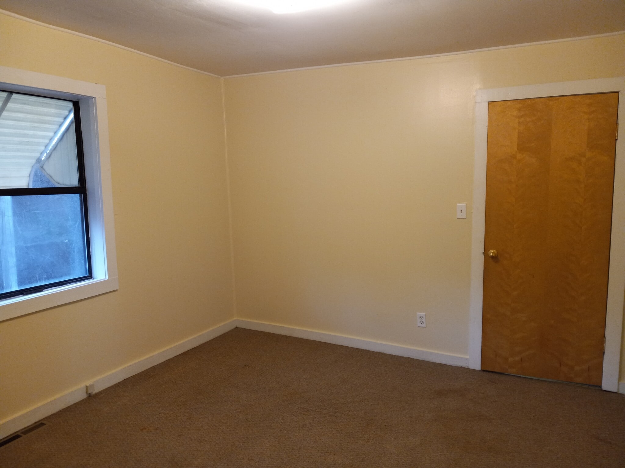 Building Photo - 208 W Davidson Ave