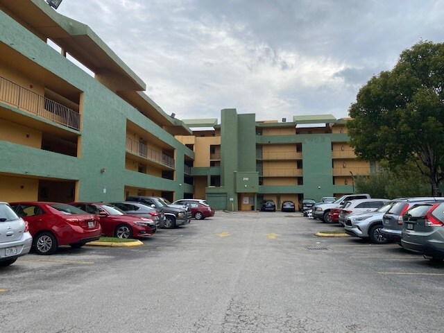 Building Photo - 210 Fontainebleau Blvd