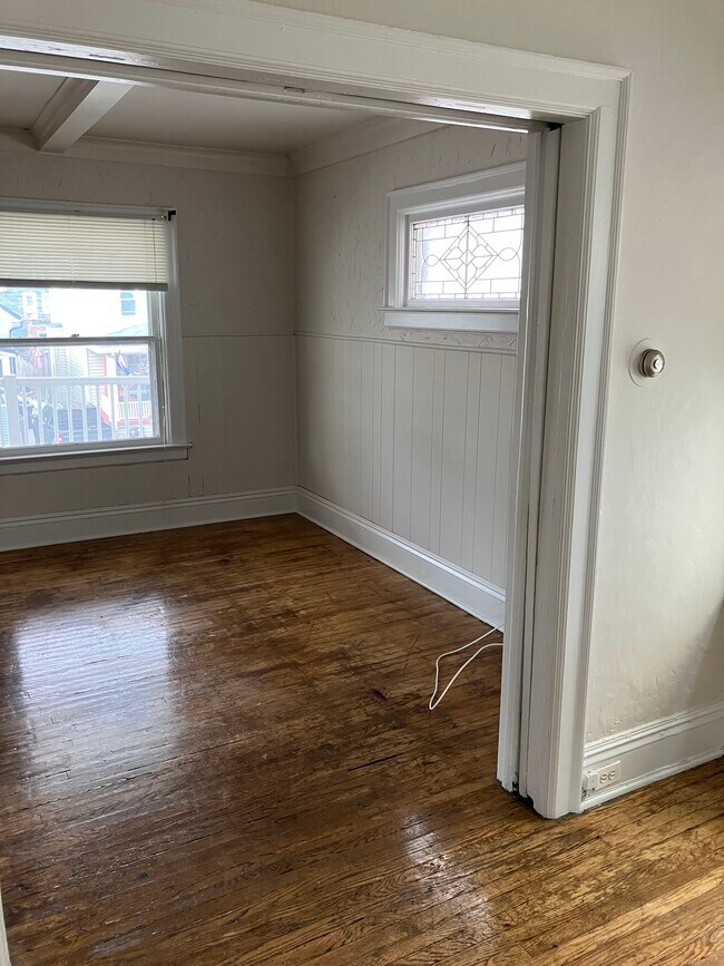 Building Photo - 55 E Hazeltine Ave