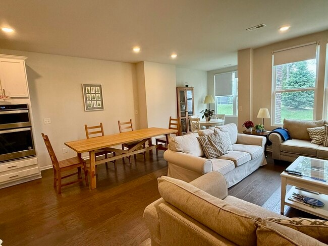 Building Photo - 22478 Woodbridge Ln