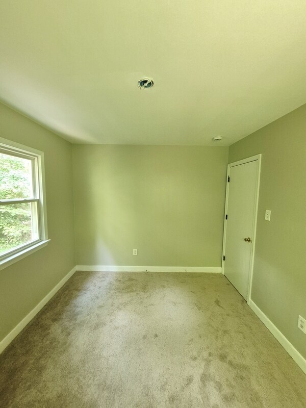 Building Photo - 3041 Clintwood Rd