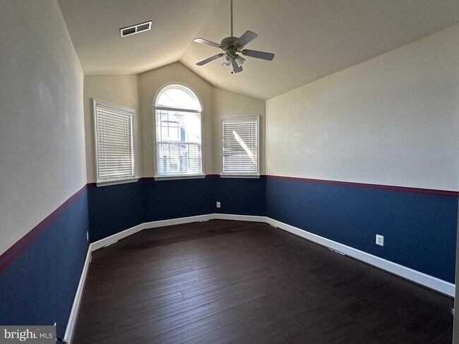 Building Photo - 13846 Greendale Dr