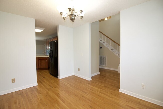 Building Photo - Great 3 bed + bonus house in Aberdeen