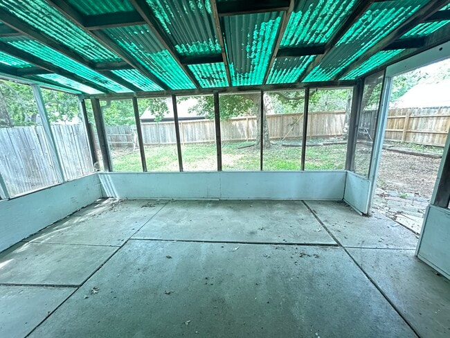 Building Photo - 5420 E 1st St N