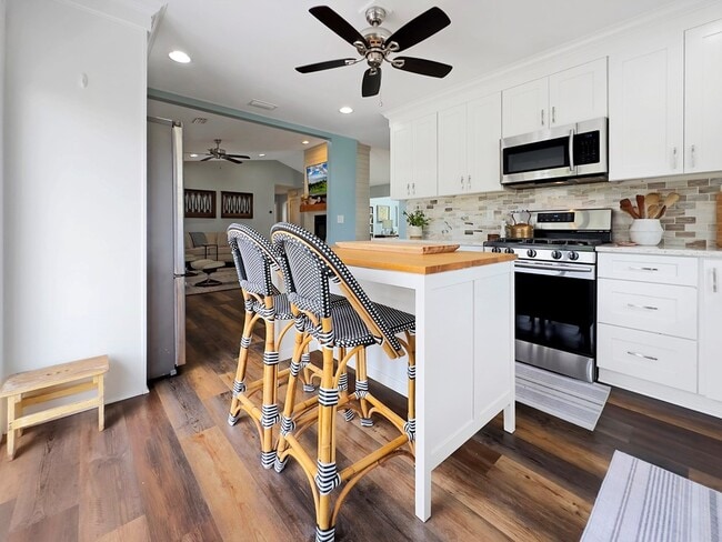 Building Photo - 103 Mimosa Ave