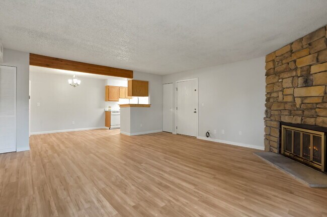 Building Photo - Great Two Bedroom Home with Fireplace