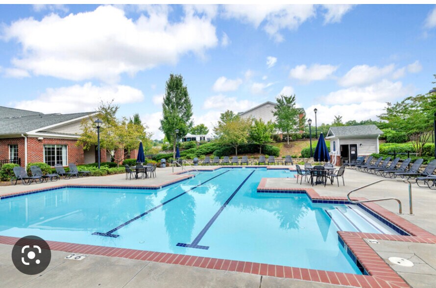 Building Photo - 140 Yellowstone Dr