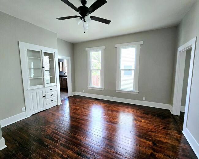 Building Photo - 118 E Maryland St