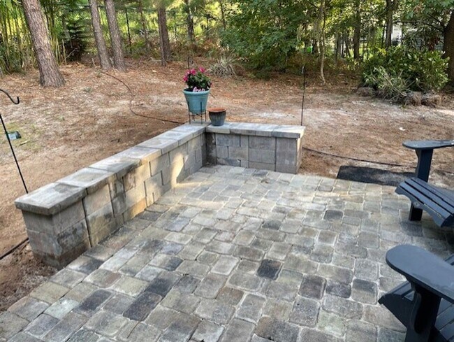 Building Photo - Stunning Home in Rose Hill! $1,000 October...