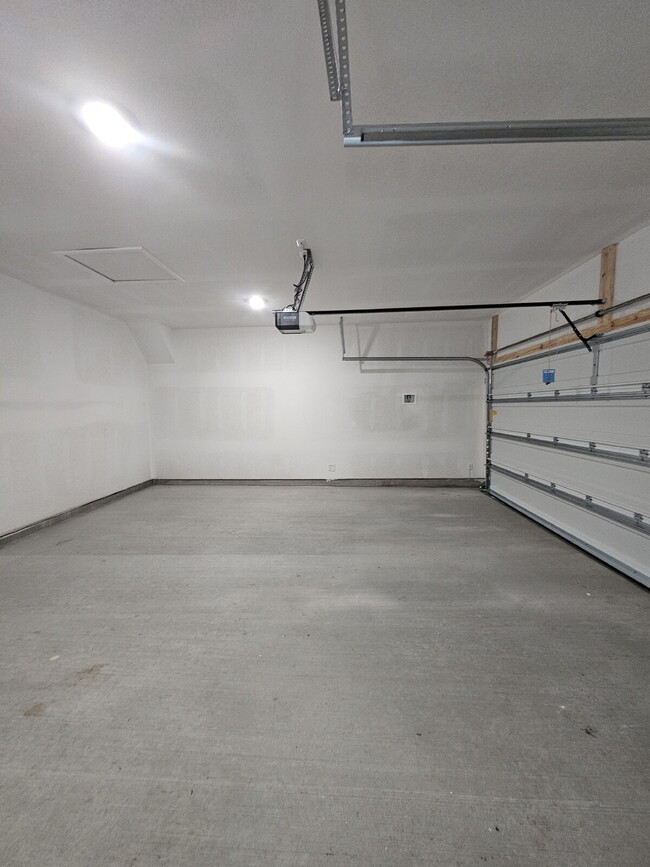 Building Photo - "New Construction 4-Bed Gem on Renova Driv...