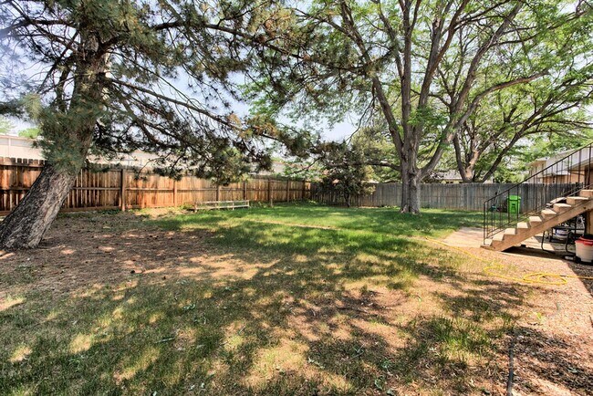 Building Photo - 2110 Applewood Rd