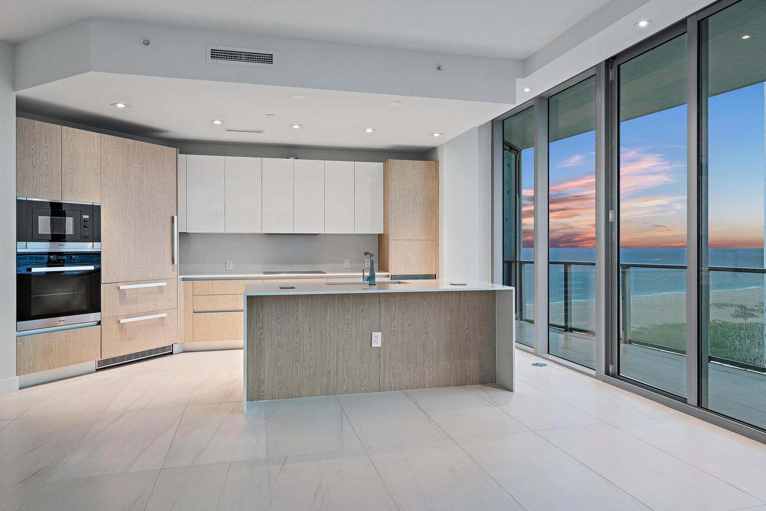 Building Photo - 3100 N Ocean Dr