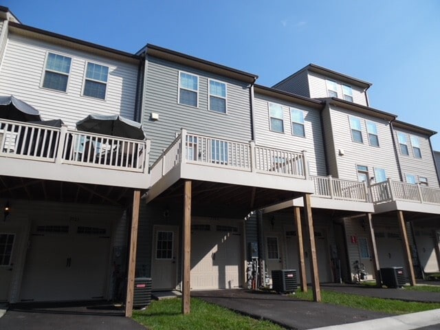 Building Photo - 7723 Duncannon Ln