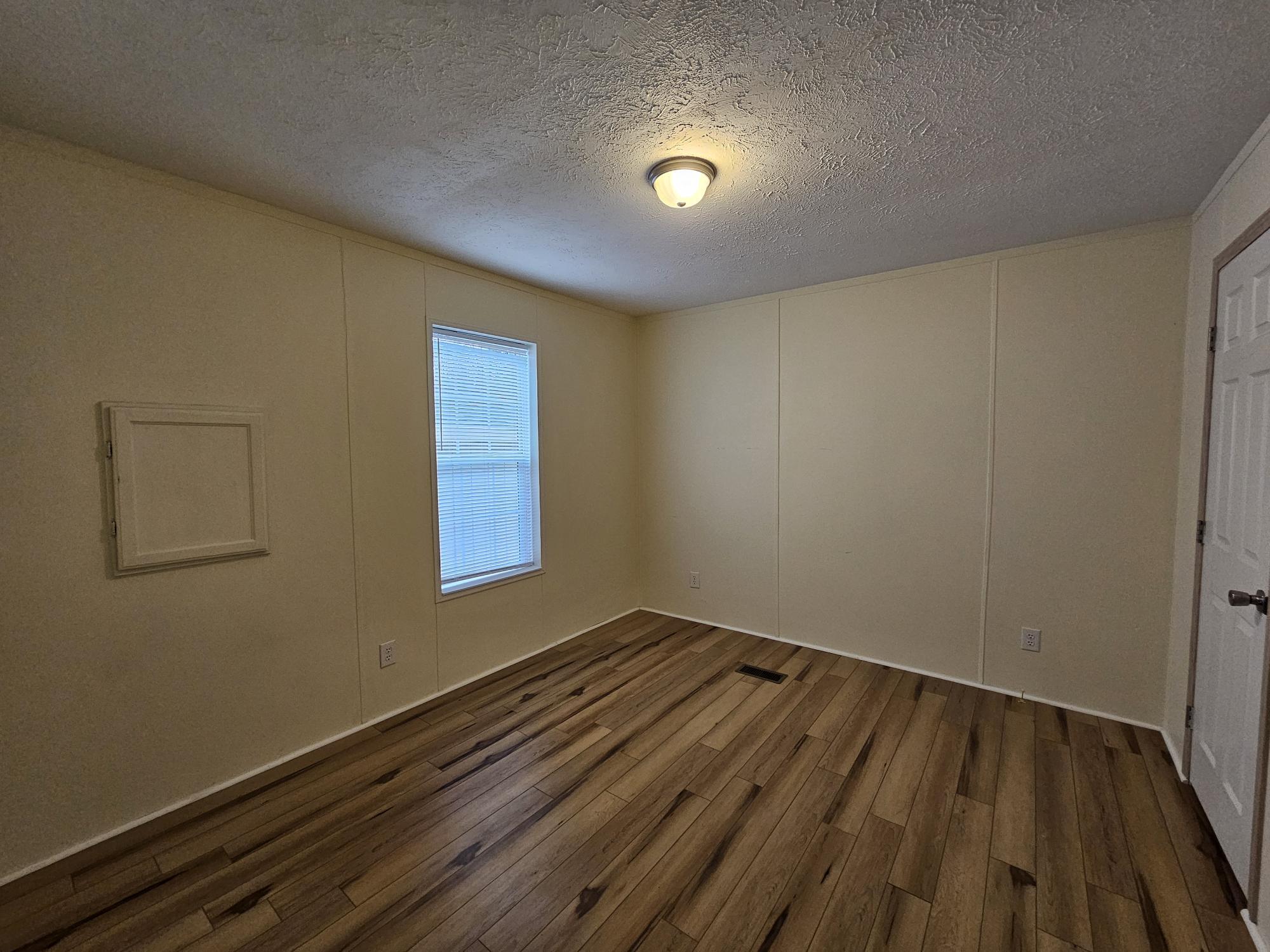 Building Photo - 637 Scarlet Dr