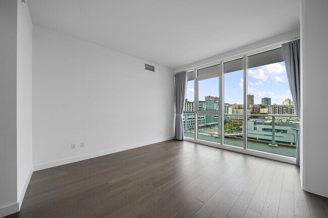 Building Photo - 800 Ave at Port Imperial Blvd