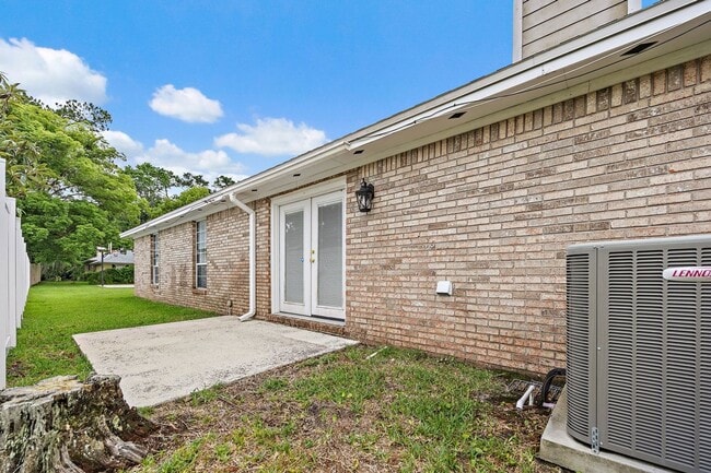 Building Photo - Gorgeous All-Brick San Jose Home!