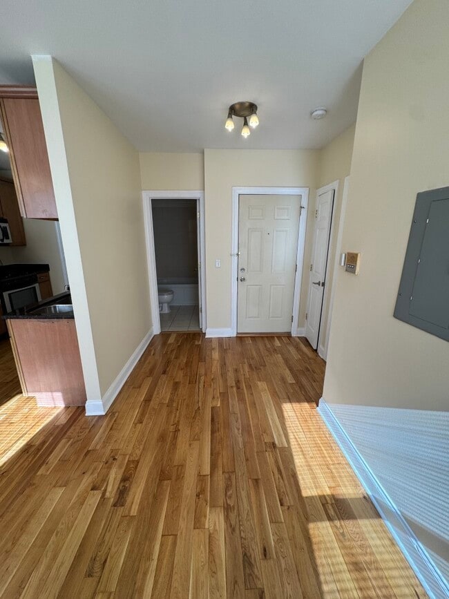 Building Photo - 4566 W George St