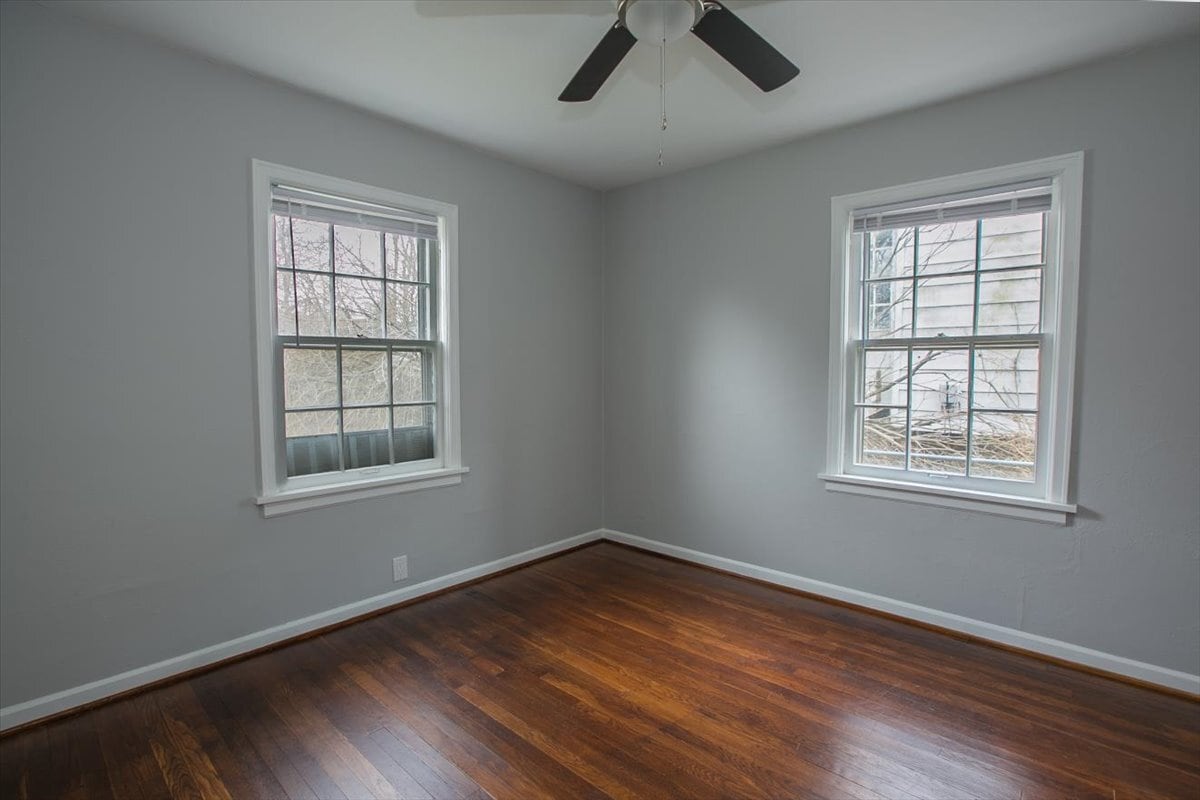 Downstairs bedroom - 148 Niagara Ave