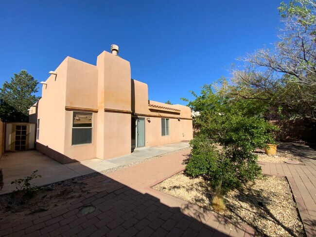 Building Photo - 3 Bedroom Single Story Home Available Near...