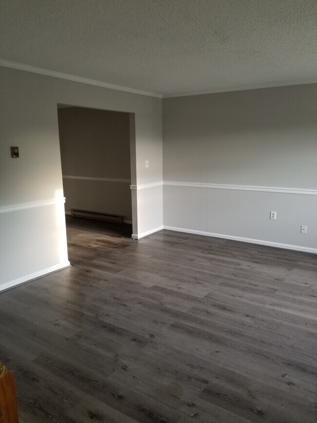 Building Photo - 42 Koncer Dr