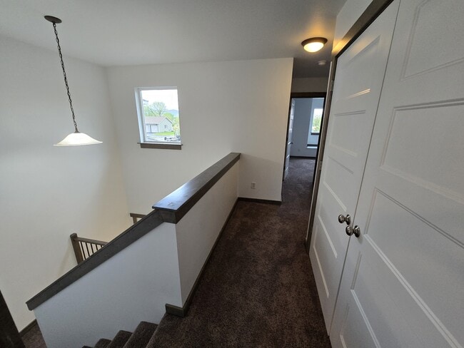 Building Photo - 745 Linda Ln