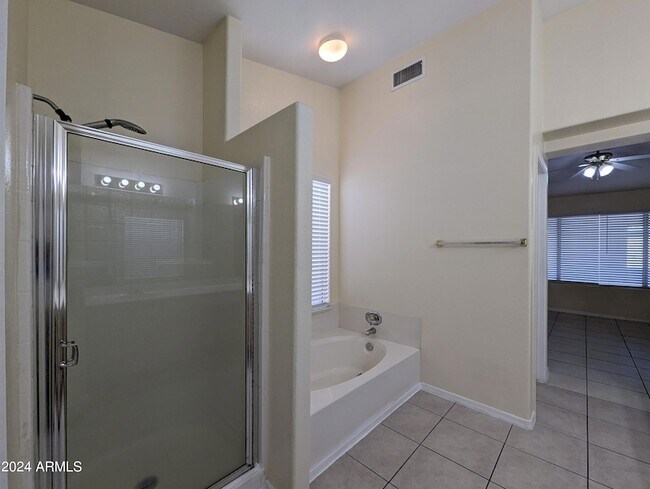 Building Photo - 11941 N 69th Ave