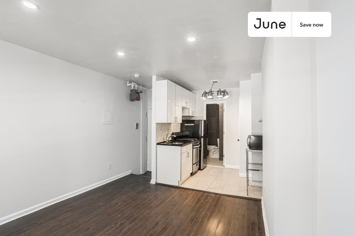 Building Photo - 534 E 14th St