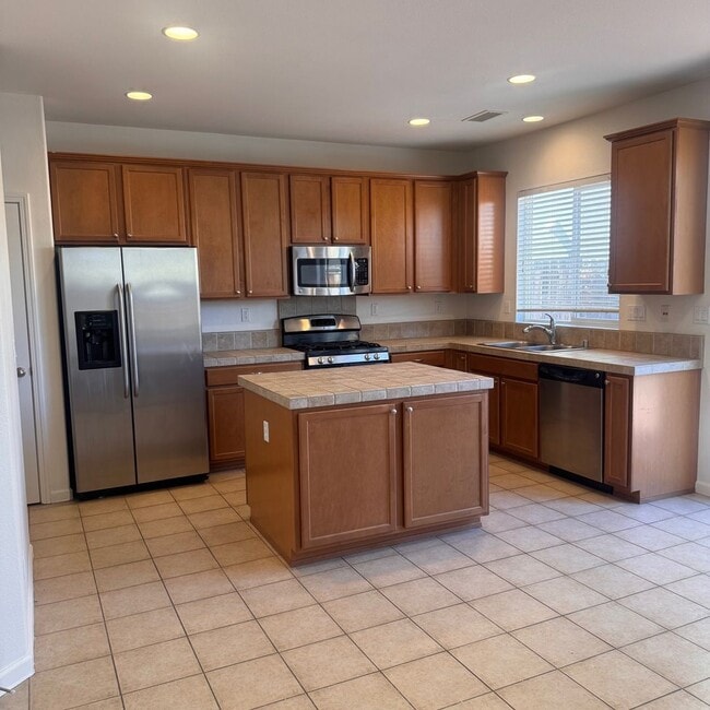 Building Photo - Beautiful Home in South Meadows!