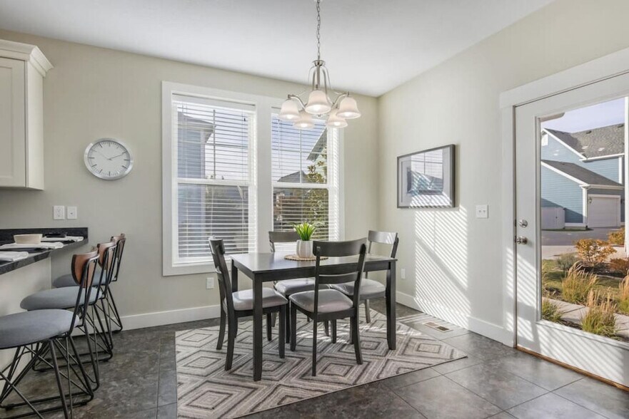 Building Photo - 5032 Bear Trap Dr