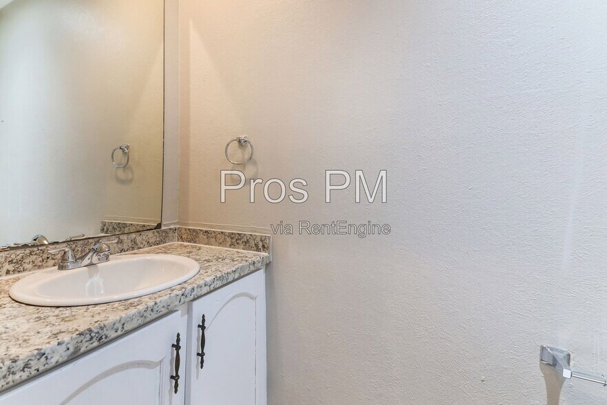 Building Photo - 14140 Haymeadow Dr