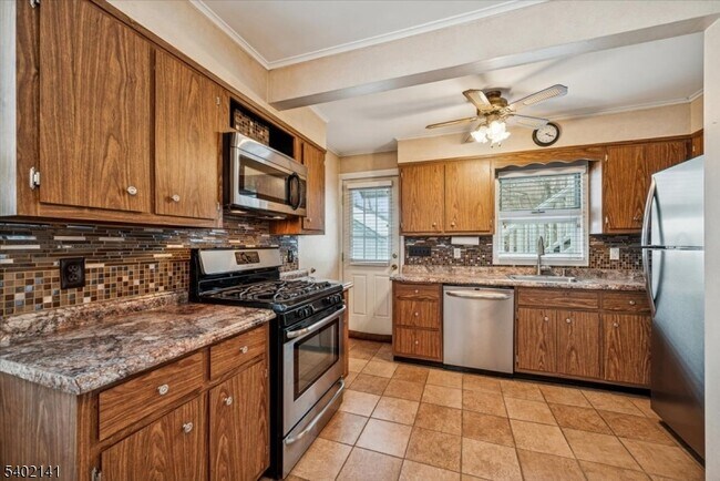 Building Photo - 16 Cross St