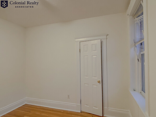 Building Photo - 6 Camelot Ct
