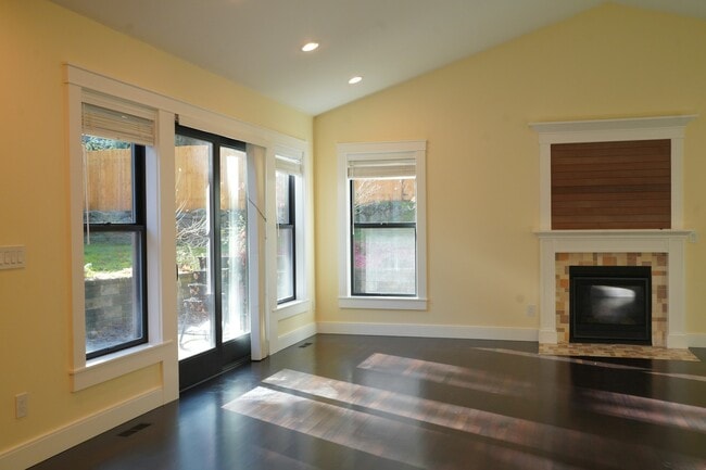 Building Photo - 3839-3136 136th Ave NE