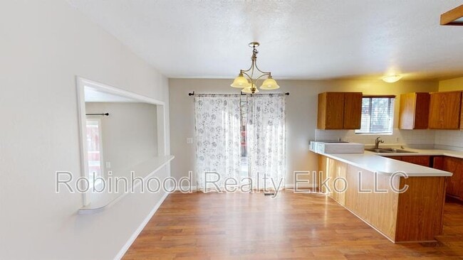 Building Photo - 2651 Shadow Ridge Dr