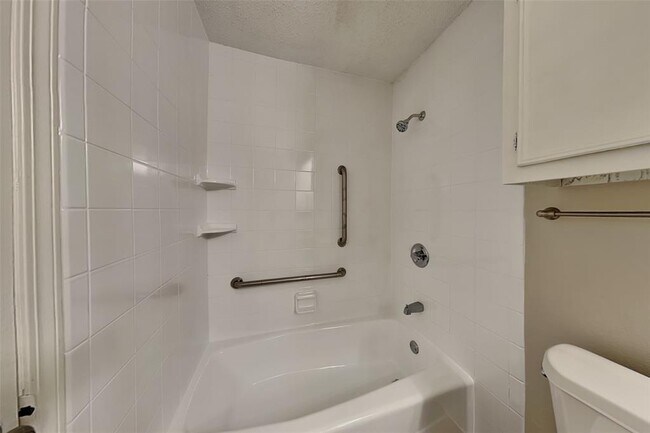 Building Photo - 3119 Park Garden Dr