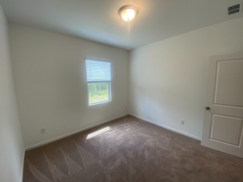 Building Photo - Room in House on Luca Ter SW