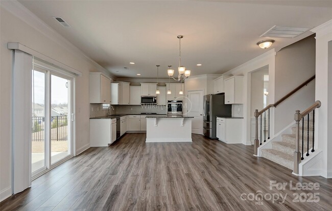 Building Photo - 2015 Saddlebred Dr