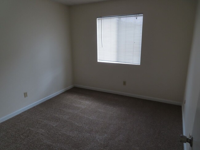 Building Photo - Two Bedroom Condo in UTC