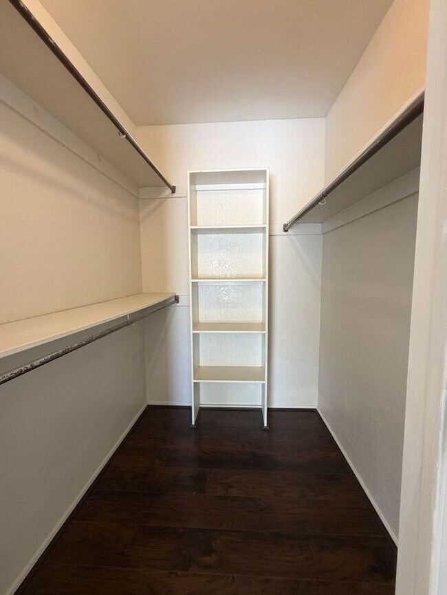 Building Photo - Stylishly Remodeled 2-Bedroom 2 Bath Townhome in Pueblo Villas