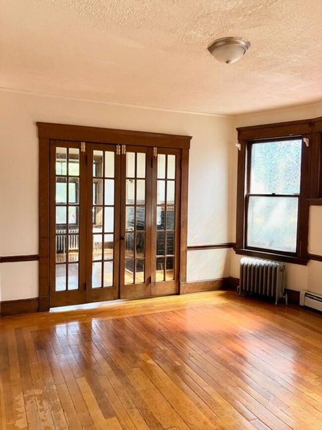 Building Photo - College Rental