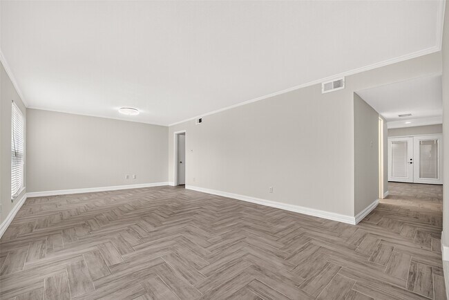 Building Photo - 10383 Briar Forest Dr