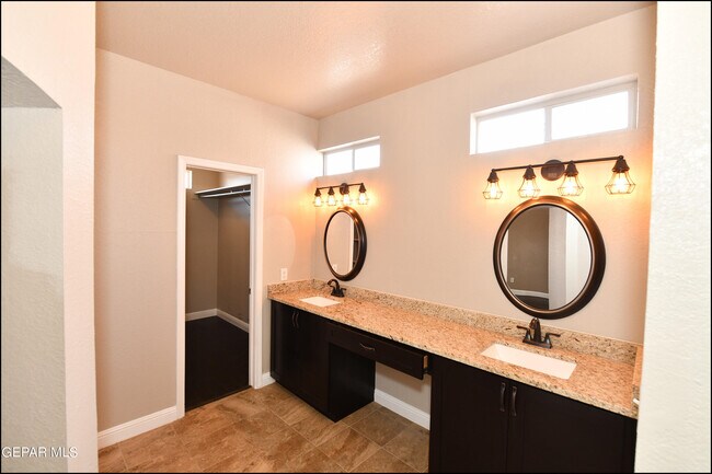 Building Photo - 7362 Luz De Dia Ct