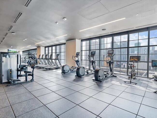 Building Photo - 601 NE 1st Ave