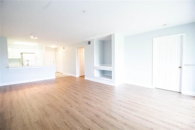 Building Photo - 14036 Fairway Island Dr