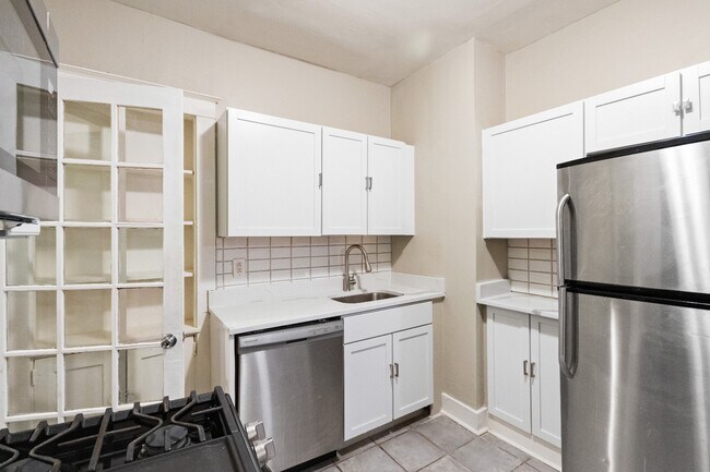 Building Photo - Charming 3-Bedroom Home | 1 Bath | In-Unit...