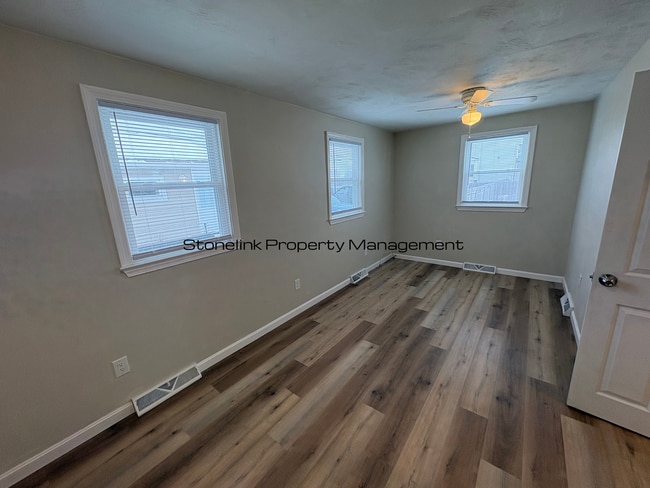 Building Photo - Fully Renovated Cottage For Rent in Riverside!