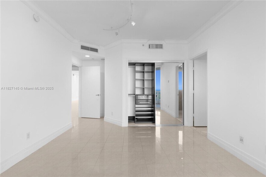 Building Photo - 21200 NE 38th Ave
