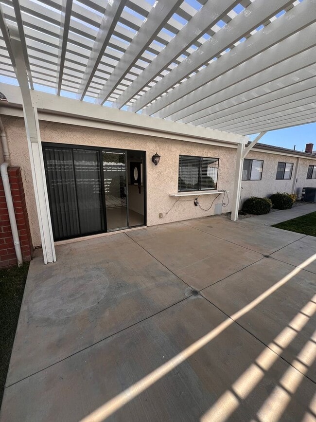 Building Photo - Camarillo - Single story, four bedroom, two bathroom home